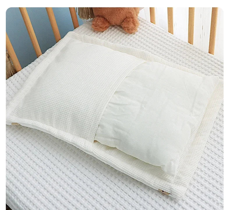Taie d'Oreiller Bébé en Coton - Motif Étoiles Brodées - Coussin Deco