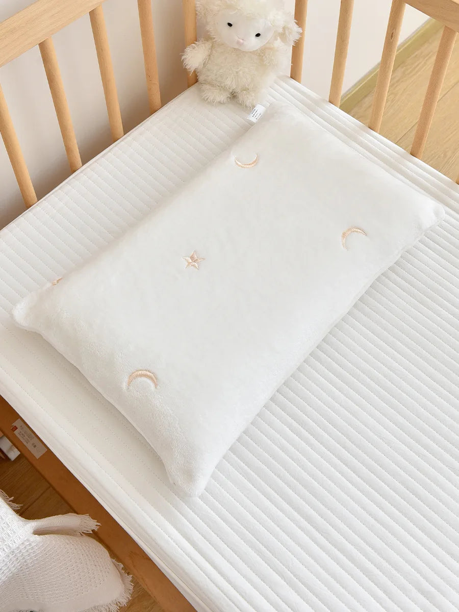 Taie d'Oreiller Bébé en Coton - Motif Étoiles et Lune - Coussin Deco