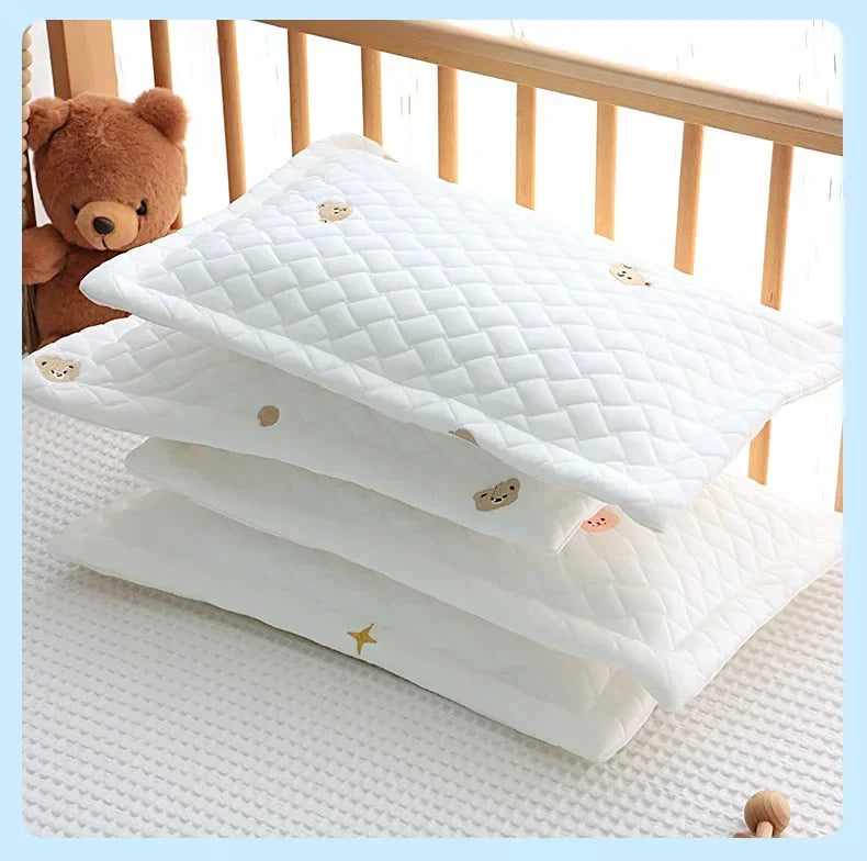 Taie d'Oreiller Bébé en Coton - Motif Lapin Brodé - Coussin Deco