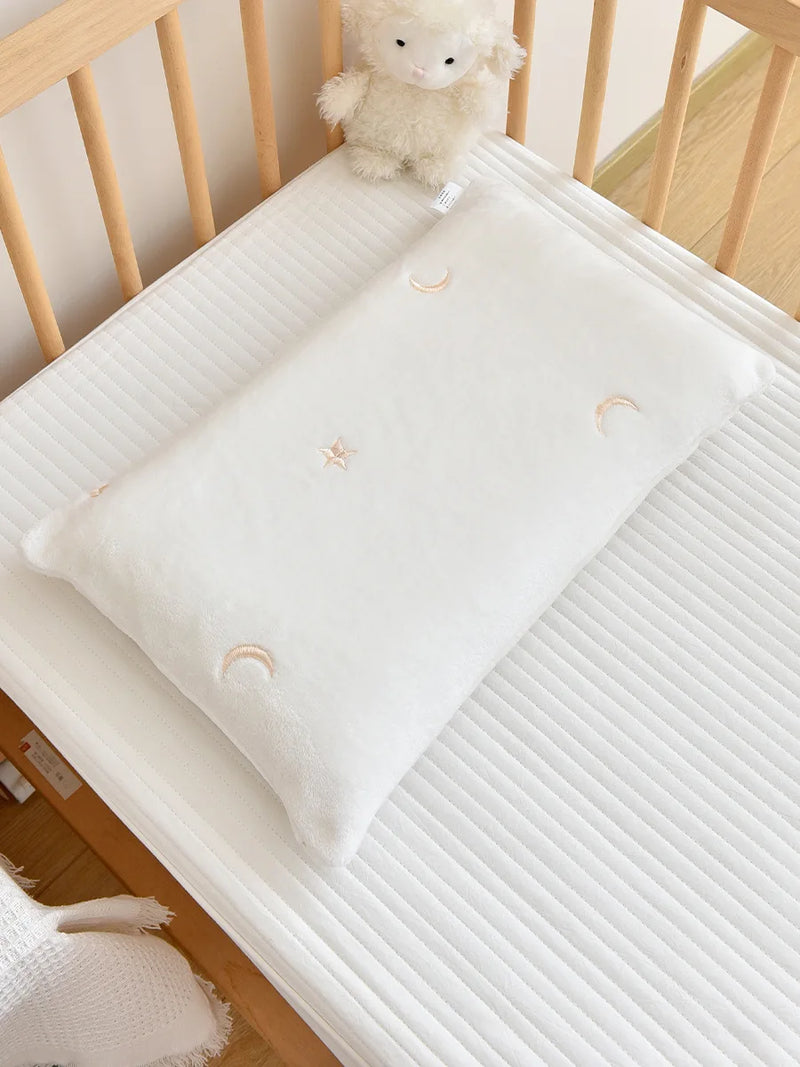 Taie d'Oreiller Bébé en Coton - Motif Étoiles et Lune - Coussin Deco