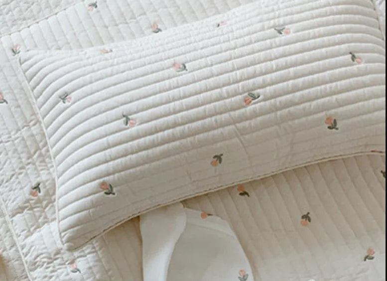 Oreiller Bébé en Coton - Motif Tulipes Brodées - Coussin Deco