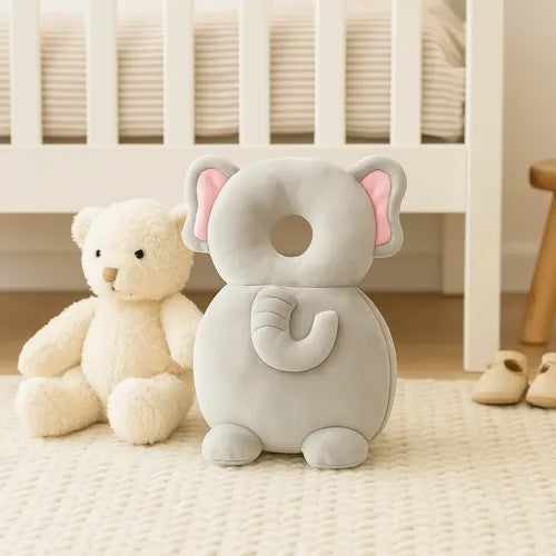 Coussin Anti-Chute Bébé Éléphant disponible sur coussin-deco.fr, mis en situation dans une chambre enfant.